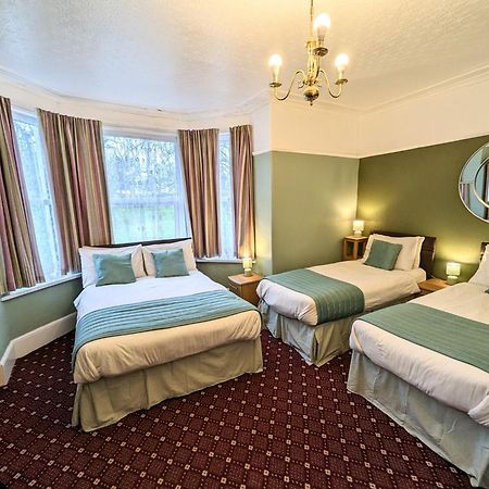 The George Guest House Плимът Екстериор снимка