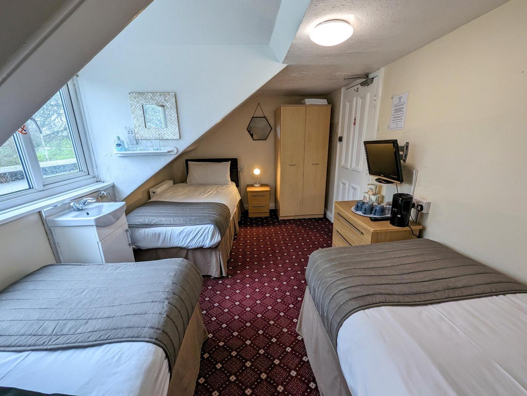 The George Guest House Плимът Екстериор снимка
