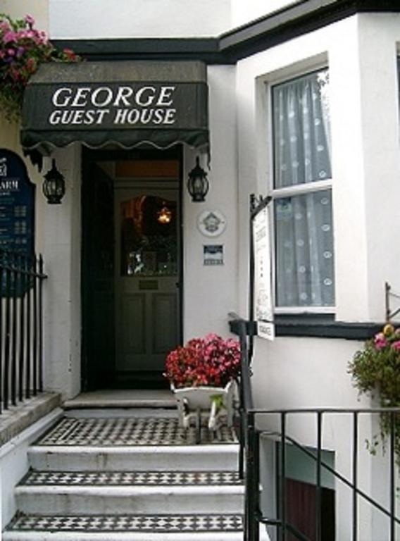 The George Guest House Плимът Екстериор снимка