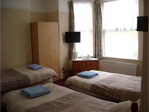 The George Guest House Плимът Екстериор снимка