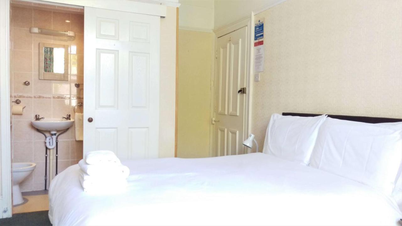 The George Guest House Плимът Екстериор снимка