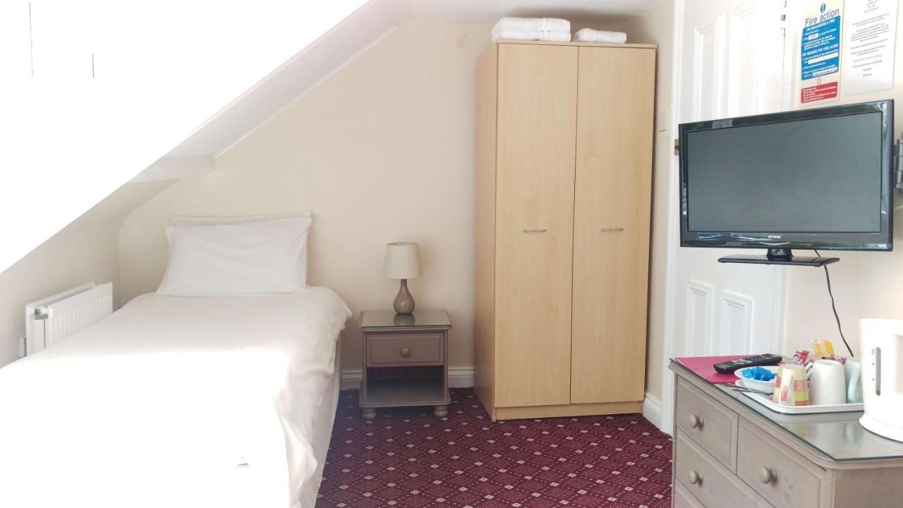 The George Guest House Плимът Екстериор снимка